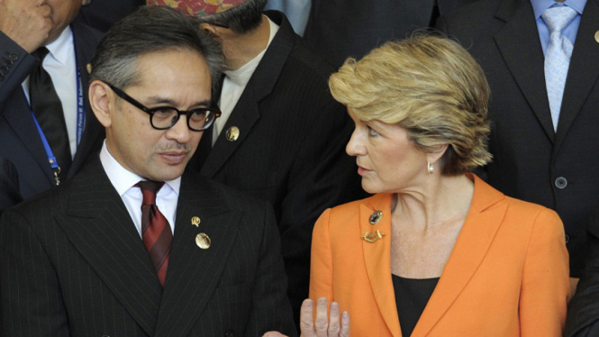Menanggapi kemarahan Indonesia, Australia pun mengutus menteri pertahanannya, David Johnston, untuk terbang ke Jakarta