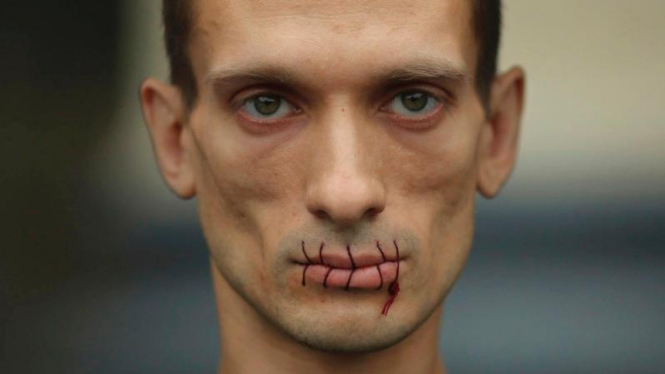 Pyotr Pavlensky, seniman Rusia