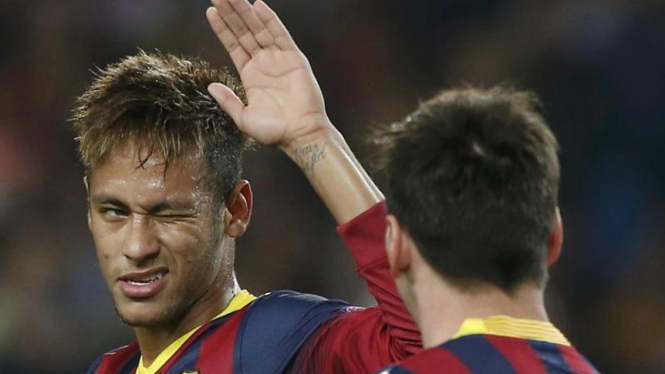 Pemain Barcelona, Neymar (kiri)