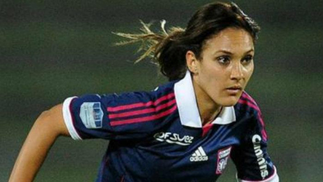 Louisa Necib