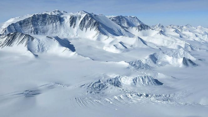 Gunung di Antartika, Kutub Selatan.