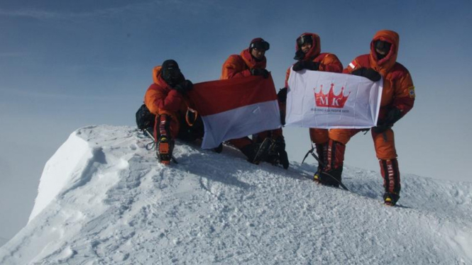 Indonesia Seven Summits Expedition Mahitala Unpar (ISSEMU)