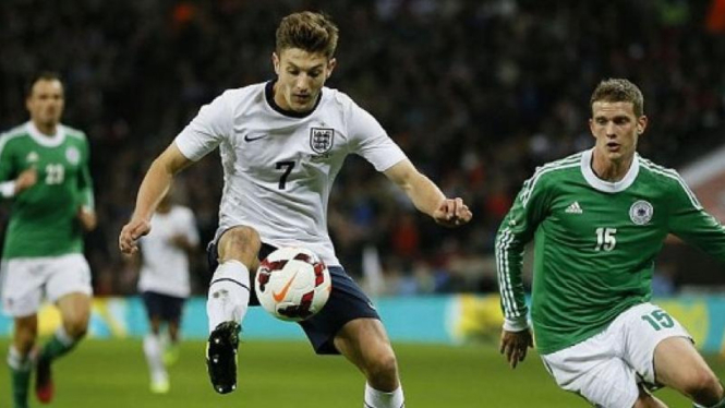 Pemain Timnas Inggris, Adam Lallana (putih)