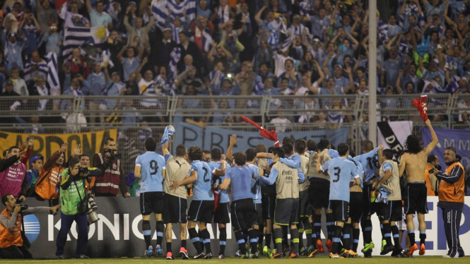 Uruguay memastikan tiket ke Piala Dunia 2014