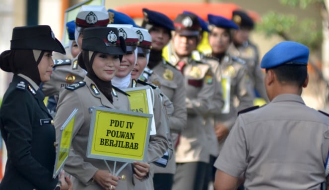 Polwan Polda Metro Jaya Berjilbab 4.