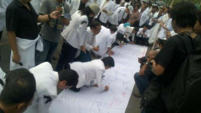 Aksi solidaritas para dokter di Semarang