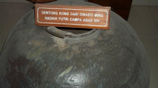 Gentong Dinasti Ming di Museum Masjid Agung Demak