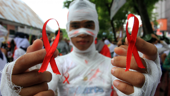 Peringatan Hari AIDS di Sejumlah Kota