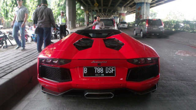 Pengemudi Lamborghini Ditilang di Jakarta