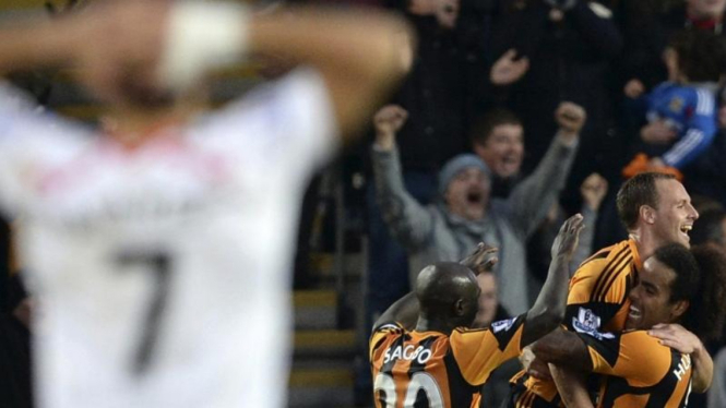 Pemain Hull City merayakan gol ke gawang Liverpool