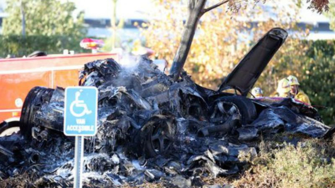 Kondisi mobil yang ditumpangi Paul Walker usai menabrak