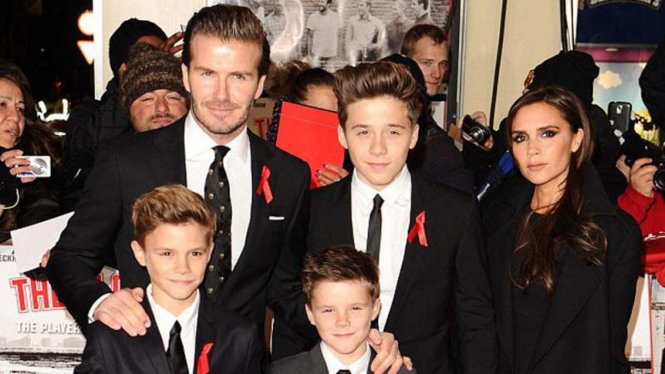 David Beckham dan keluarga di gala premier film The Class of 92
