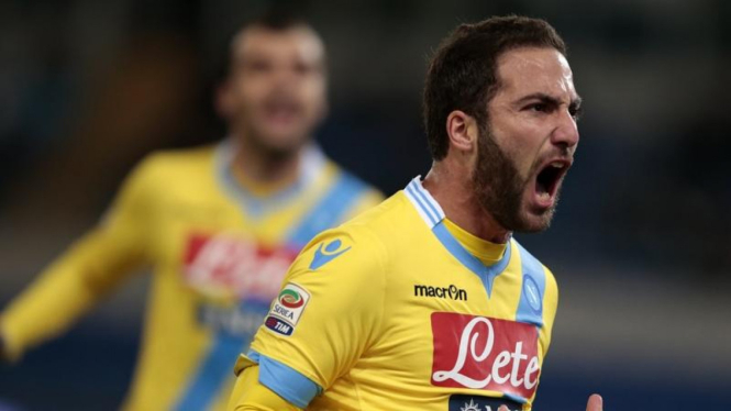 Penyerang Napoli, Gonzalo Higuain, usai cetak gol