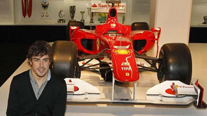 Fernando Alonso di acara pembukaan pameran Alonso Collection di Madrid