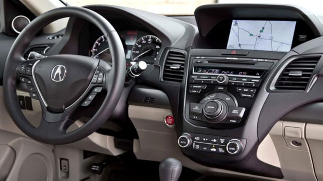 Dashboard mobil Acura ILX 2013 yang sudah terintegrasi dengan Siri Eyes