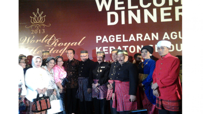 Gubernur DKI Jakarta Joko Widodo bersama Raja-raja Nusantara