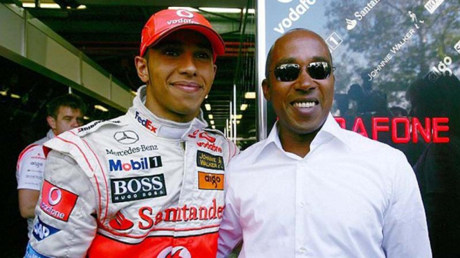 Lewis Hamilton dan ayahnya, Anthony, saat masih sebagai manajer dan klien