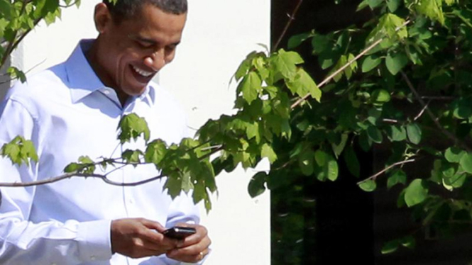 Presiden AS Barack Obama dan ponsel BlackBerry