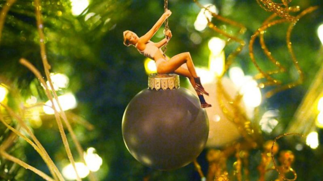 Miley Cyrus Christmas Ornament