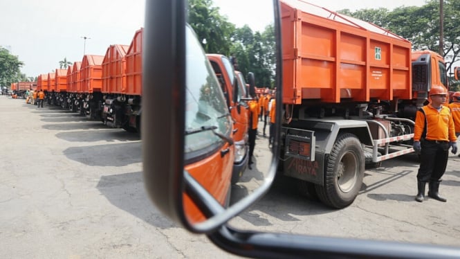 92 Truk Sampah Baru DKI Jakarta