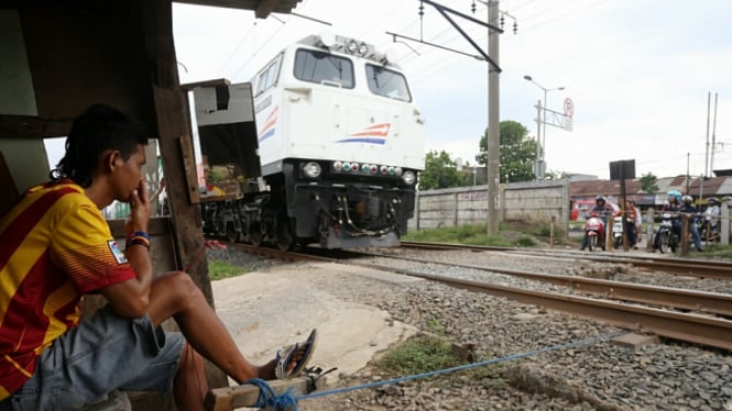 Ratusan Perlintasan Kereta di Jakarta Tanpa Palang Pintu