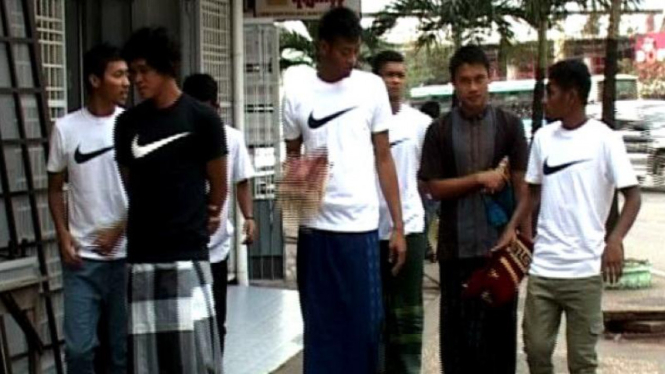 Pemain Timnas U-23 sedang ingin sholat Jumat di Myanmar