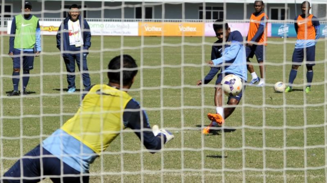 Pemain timnas Indonesia U-23 dalam latihan di SEA GAmes 2013