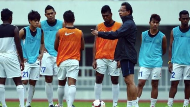 Pelatih Malaysia, Ong Kim Swee, dalam sesi latihan di SEA Games 2013