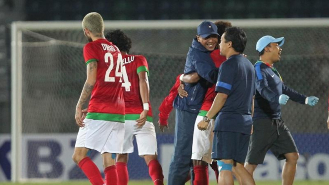 Pemain Timnas Indonesia U-23 merayakan kemenangan