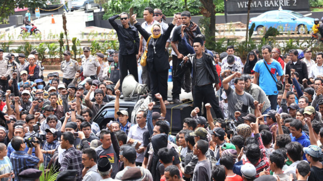 Presidium Banten Bersatu Demo KPK Dukung Ratu Atut