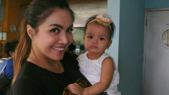 Denada dan putrinya Shakira Aurum
