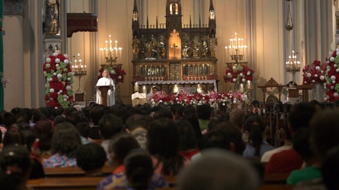 Misa Natal di katedral