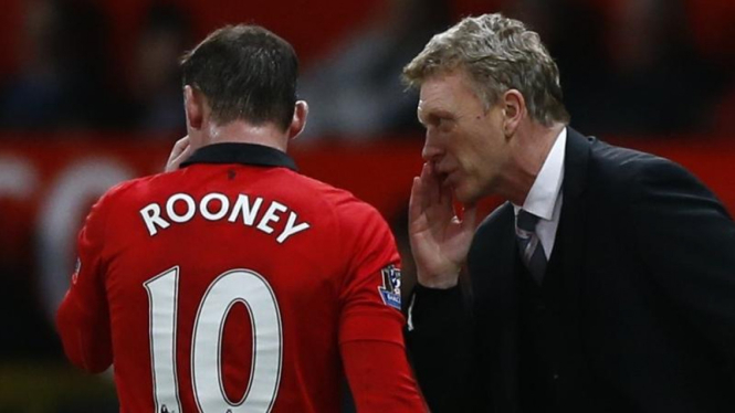 Pelatih Manchester United, David Moyes, dengan Wayne Rooney