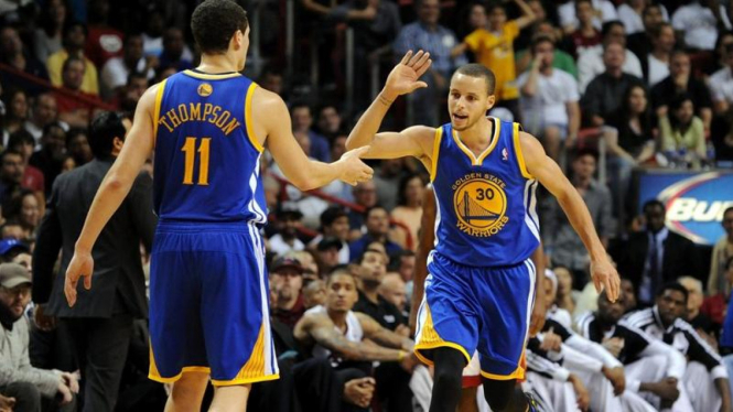 Stephen Curry (kanan) dan Klay Thompson.