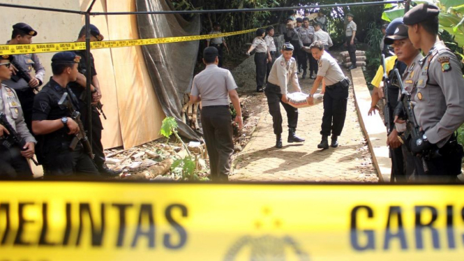 Polisi perbaiki rumah penyerangan teroris di Tangerang Selatan