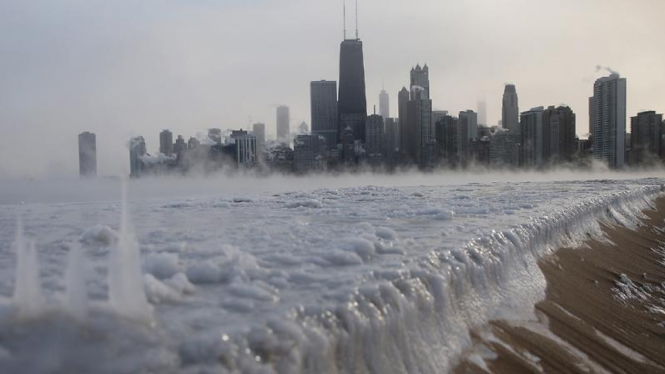 Danau Michigan di Chicago yang membeku akibat Polar Vortex
