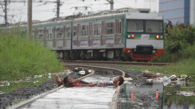 Jalur Kereta Tergenang