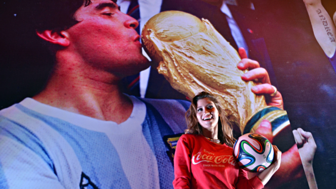 Millane Fernandez Berpose Dalam Rangkaian  Tur Trofi Piala Dunia