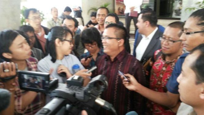 Denny Indrayana melaporkan jubir PPI, Ma'mun Murod dan Tri Dianto ke Mabes Polri