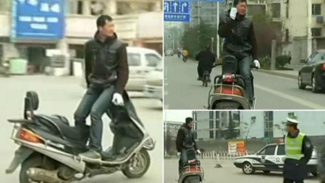 Aksi nekar pemuda China mengendarai skuter