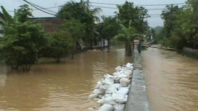 Ratusan rumah di Tigaraksa Tangerang banjir
