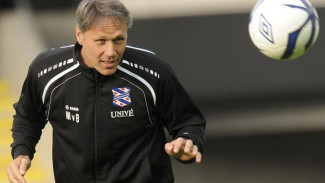 Sebut Salam Nazi, Van Basten Diskors Satu Pekan