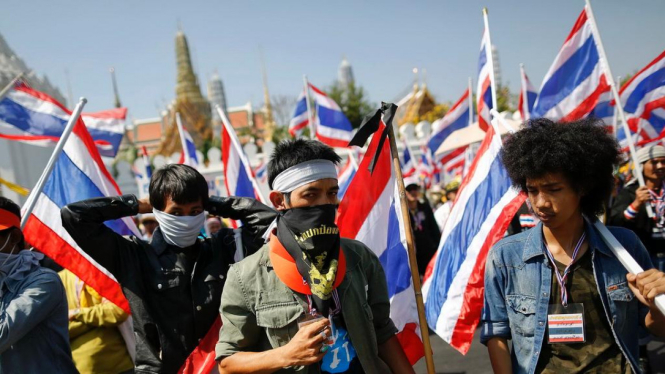 Para demonstran anti PM Yingluck Shinawatra di Bangkok