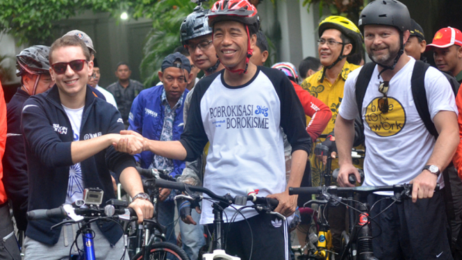 Presiden Joko Widodo saat bersepeda beberapa waktu lalu.