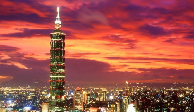 Pemandangan Kota Taipei di Malam Hari