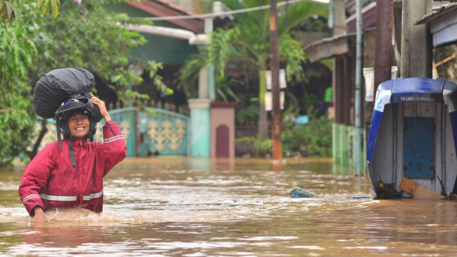 banjir di perumahan trias bekasi