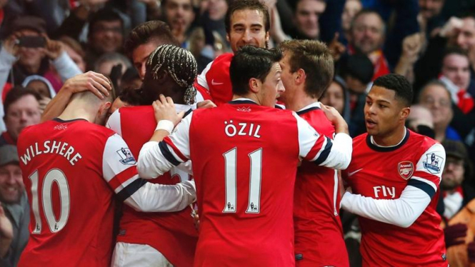 Para pemain Arsenal merayakan gol ke gawang Fulham.