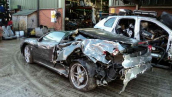 Ferrari F430 mengalami kecelakaan di Prancis