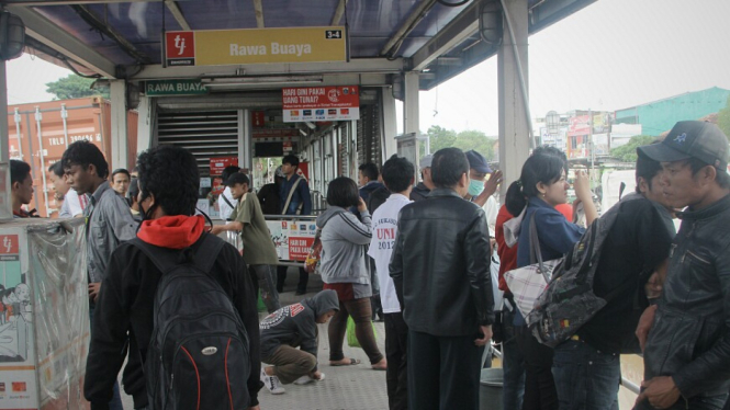 Ilustrasi penumpang Bus TransJakarta 