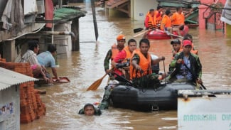 15 Ribu Warga Dievakuasi Imbas Perumahan Pondok Gede Bekasi Terendam Banjir